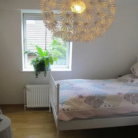 Terraced House - Dns061001-iyb